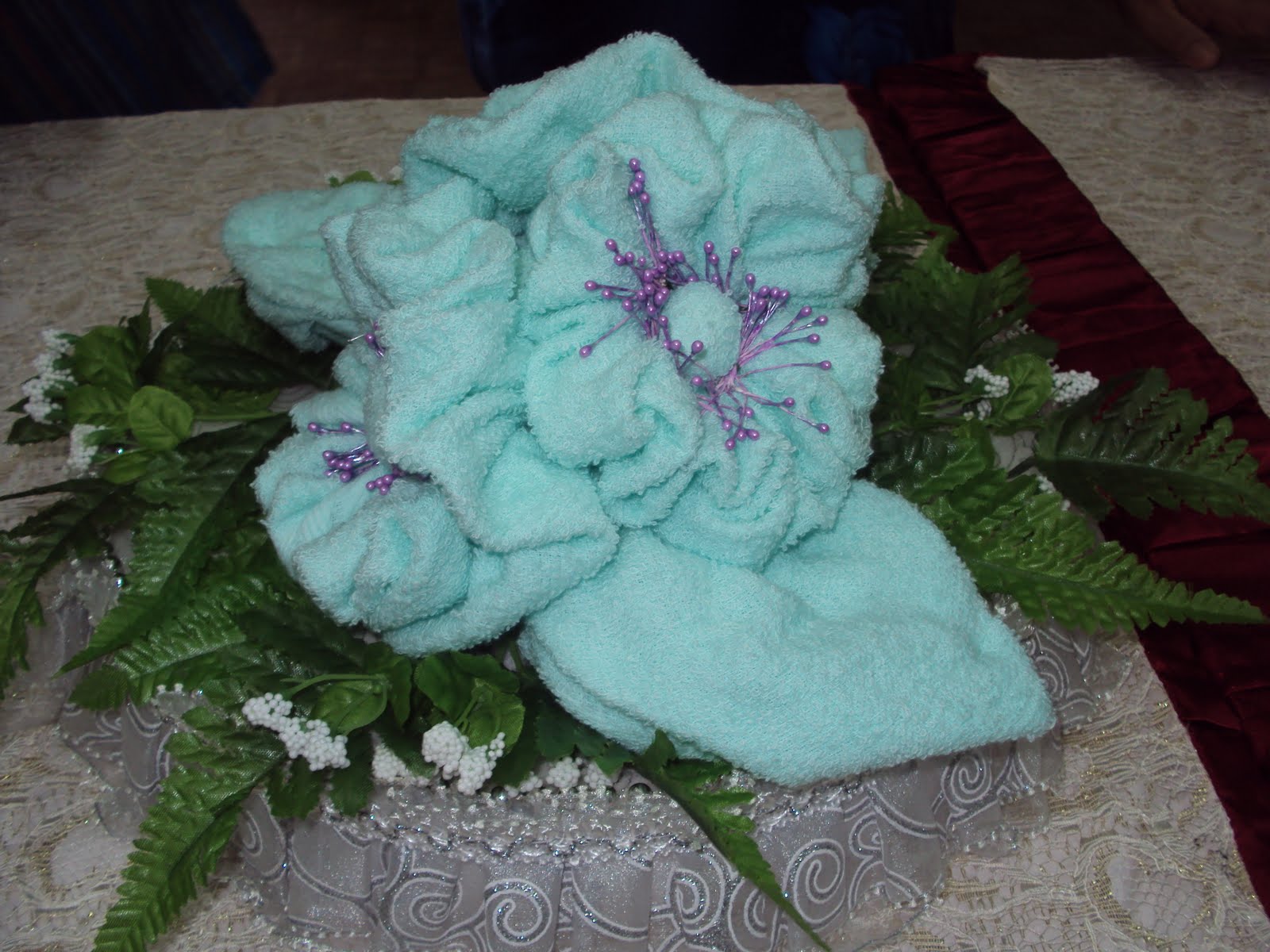 mum s creative Gubahan  bunga dan lipatan tuala 