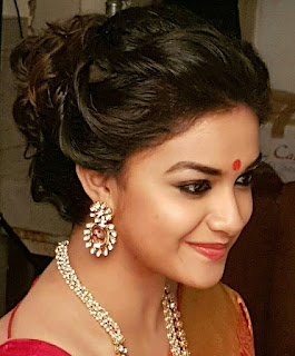 Keerthy Suresh in Saree with Cute and Awesome Lovely Smile in Mahaanati