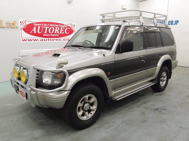 19589T8N6 1996 Mitsubishi Pajero Field Master 4WD for PNG to Port Moresby