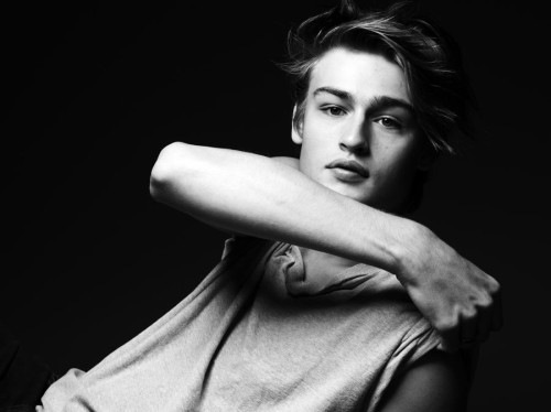 Douglas Booth - Images Hot