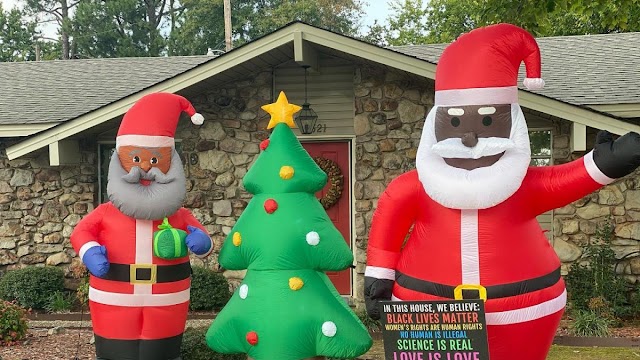 #EstadosUnidos Barrio decora sus casas con Papás Noel negros tras el mensaje racista