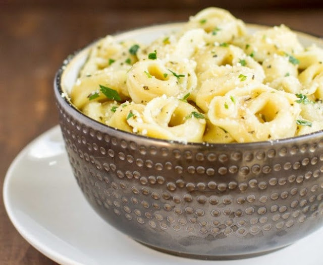 Cheese Tortellini in Garlic Butter Sauce #dinner #appetizers