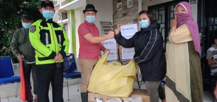 Pemko Batam Salurkan Bantuan Kepada Korban Banjir Yang Merupakan Sumbangan Pelaku Pariwisata