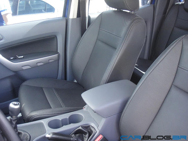 Ford Ranger XLT Cabine Dupla 2.5 Flex - interior porta-objetos