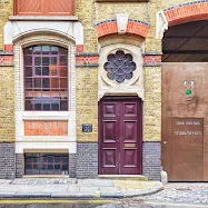 Things to do near Tower Bridge: Door photography in Bermondsey London