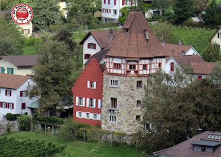 La Casa Roja desde el Castillo de los Príncipes de Vaduz, Liechtenstein