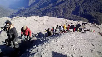 Panduan mendaki Gunung Semeru, gunung tertinggi di Jawa