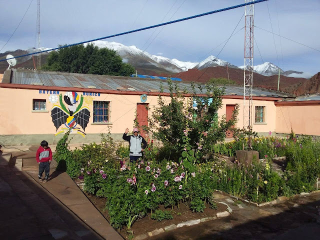 Zum Jahreswechsel Schnee auf den Bergen in Esmoraca Bolivien