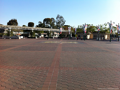 Walk Trek Paradise Pier Hotel to Disneyland DCA shortcut