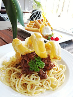 menu fusion spaghetti rendang