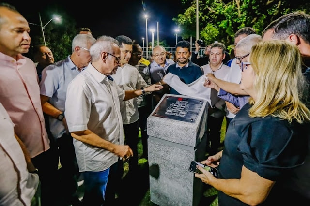 Cícero Lucena entrega Praça do Seixas, inicia troca de iluminação do bairro e autoriza revitalização no Centro Histórico