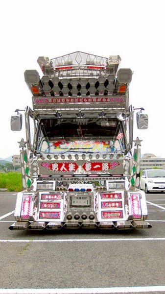 Truck tuning in Japan