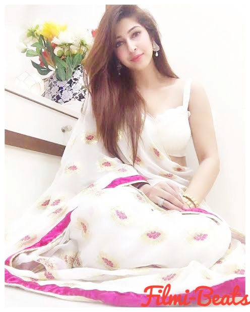 Biography and wallpapers of Sonarika Bhadauria.