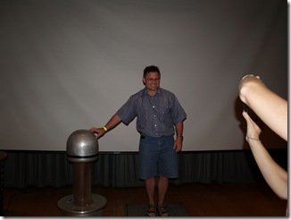 Our hair did not stand on end, but they made Mark and Johan transfer a spark of about 25 cm.