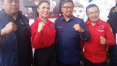 Pasangan Kris Dayanti-Dewa Lolos Pendaftaran Calon Walikota dan Wakil Walikota Batu