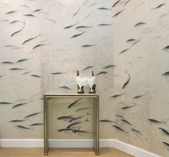 Fish on wall: carpes inside