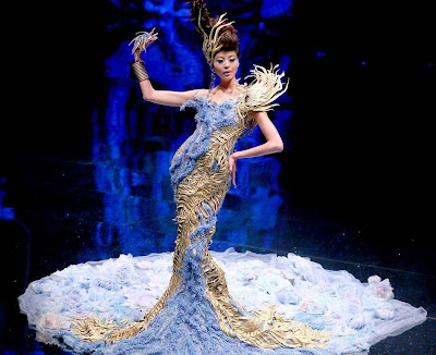 Chinese designer Guo Pei showing in Singapore