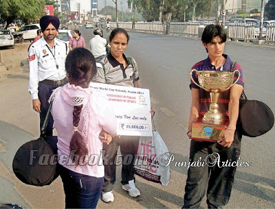 World Kabaddi Cup 2011 Indian Team Girls Waiting For Auto