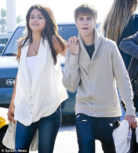 justin bieber and selena gomez rare pictures. +gomez+and+justin+ieber+