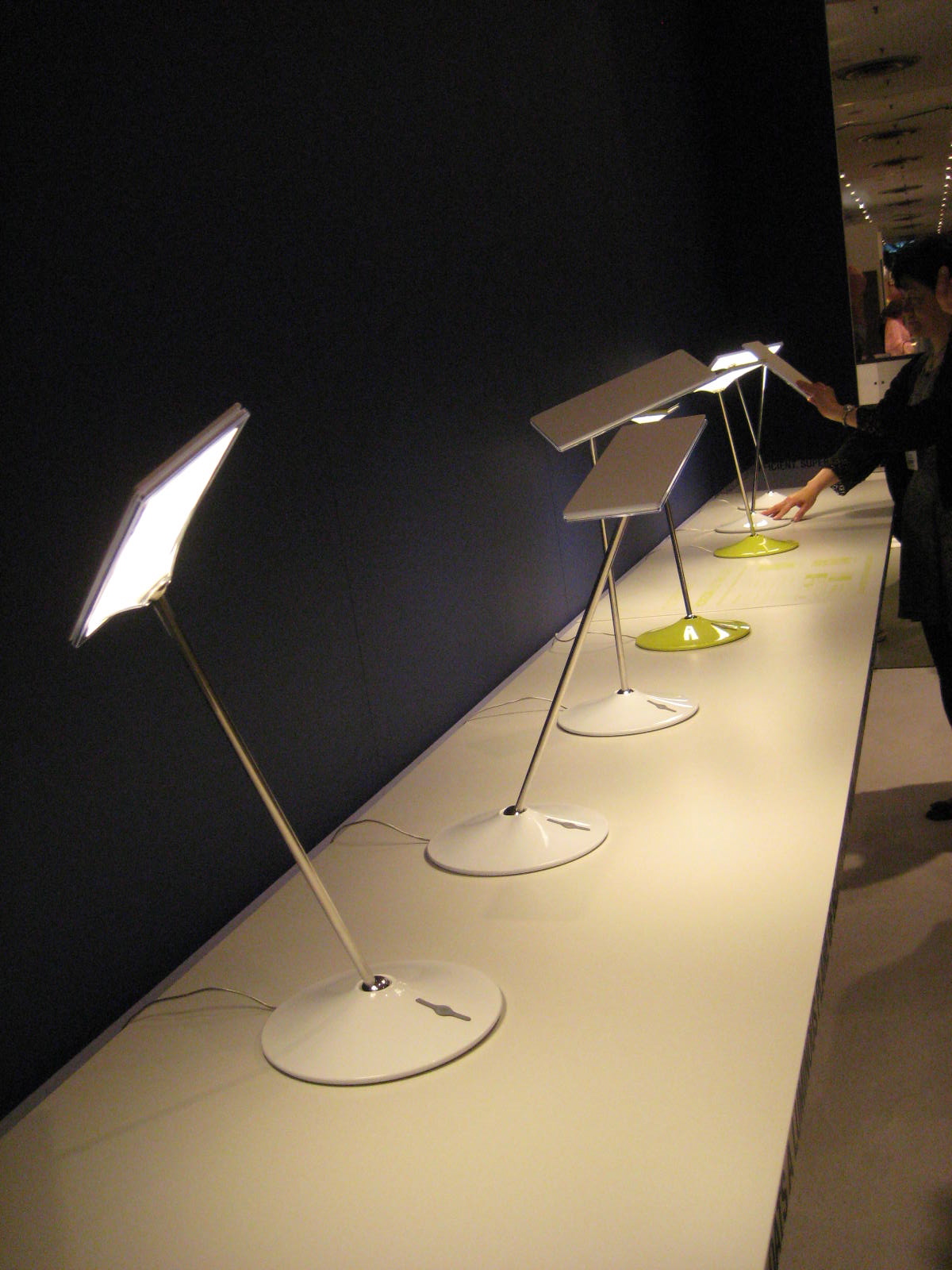 The Zon, the dimmable LED work lamp from Peter Stathis & Virtual ...