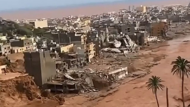 Κατεστραμμένη πόλη από τις πλημύρες