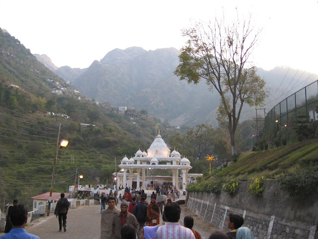 Vaishnodevi Temple, Mathura, Haridwar, Rishikesh, Amritsar, Vaishnodevi (8Days Tour by Train) . akshar infocom, akshar tours, aksharonline.com, www.aksharonline.com, 9427703236, 8000999660