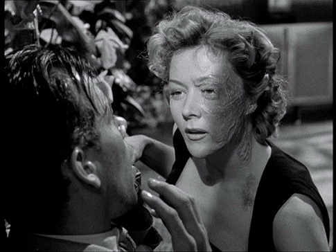 Poor Gloria Grahame's A hotheaded da'ame Lee Marvin's a total b'stard