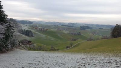 Emmentaler Hügellandschaft mit Raureif