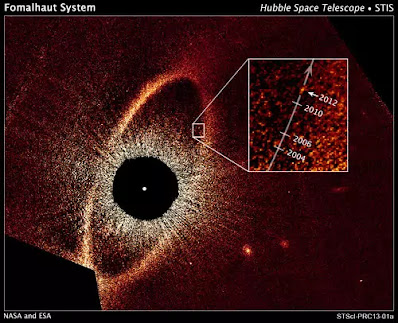 Hubble_Reveals_Fomalhaut_Into_the_dark_space