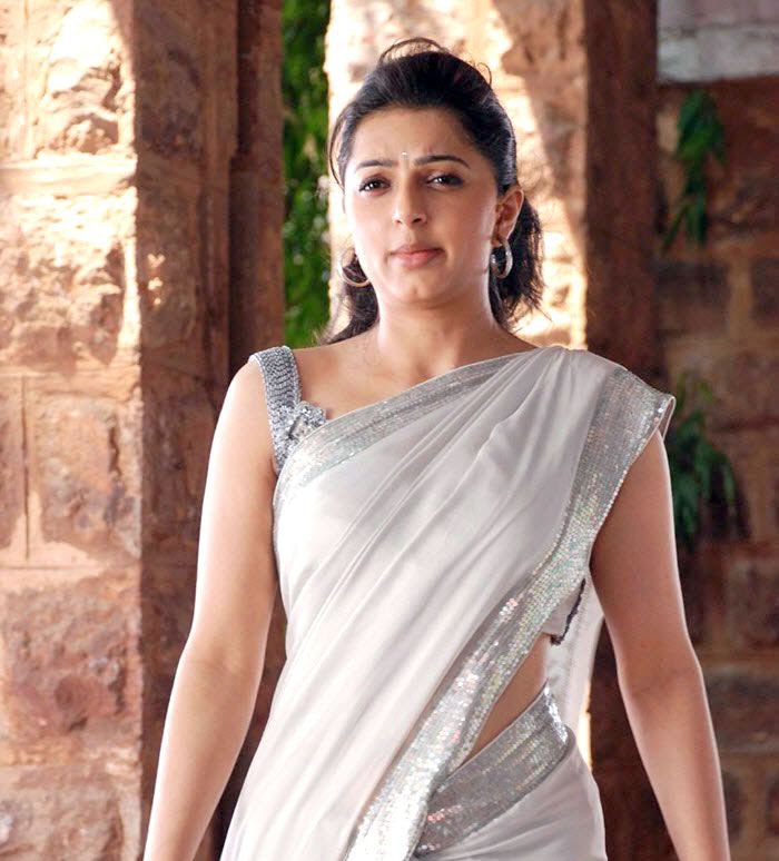 Actress Bhumika Chawla Cute Saree Pictures