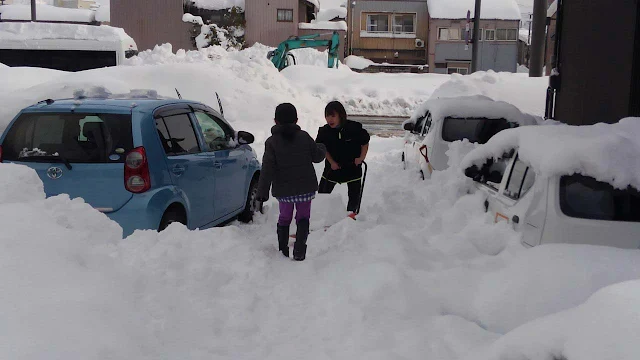 Strong snowfall hit Japan