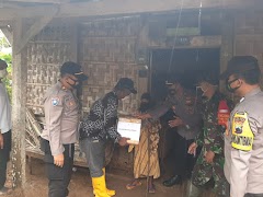 Polsek Gringsing Gelar Baksos Rutin Ringankan Beban Warga Terdampak Pandemi