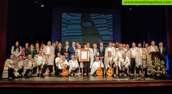 La agrupación folclórica Tajadre, distinguida con la medalla de la Muy Noble y Leal Ciudad de Santa Cruz de La Palma