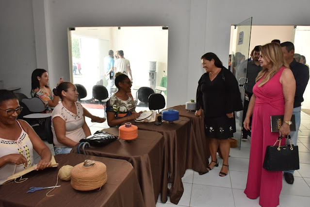 Primeira-dama da Paraíba visita bordadeiras de Galante e Gurinhém