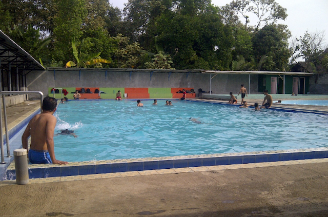 Kolam Renang Kendedes