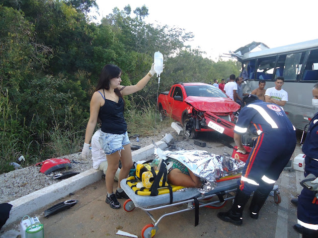  Grave acidente com ônibus deixa 3 mortos e vários feridos próximo a Salinas