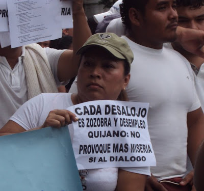 Vendedores ambulantes se toman la Catedral de San Salvador