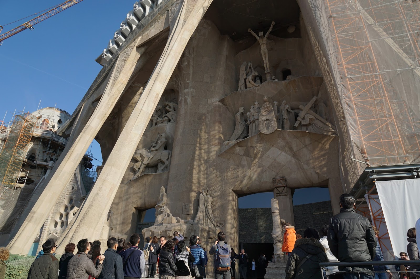 サグラダ・ファミリア　(Sagrada Familia)　斜めにせり出た柱