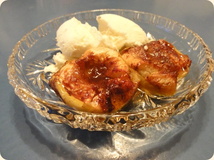 Kanelæbler med yoghurtis