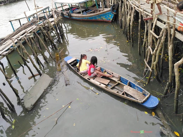 anak-anak kampung nelayan