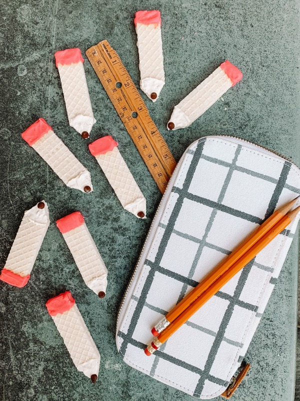 Wafer pencil cookies