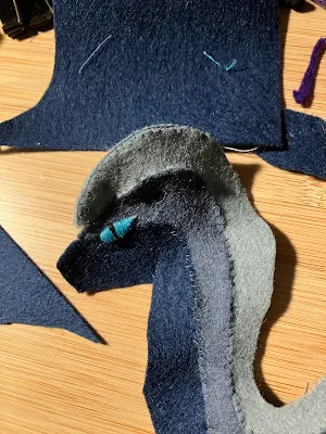 フェルトのドラゴンの頭部