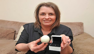 Wanita Ini Menemukan Berlian dalam Telur Rebus