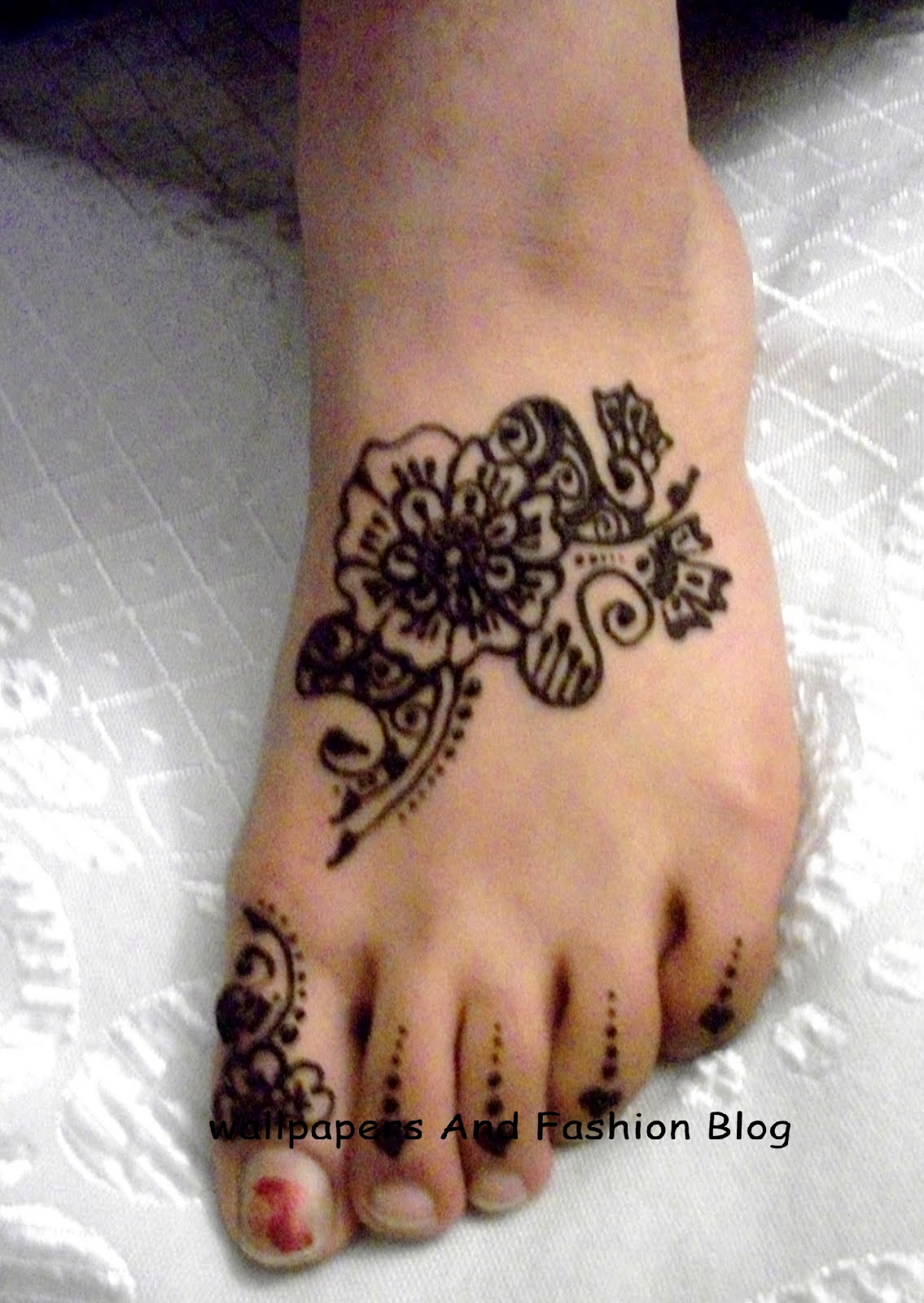 Top 22 Easy To Copy And Make Mehndi Designs For Foot : Eid ...