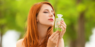5 Manfaat Sering Pakai Parfum Bagi Kesehatan, manfaat parfum