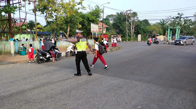 Peduli Keselamatan, Satlantas Polres Paser Laksanakan Gatur Lalin di Pagi hari