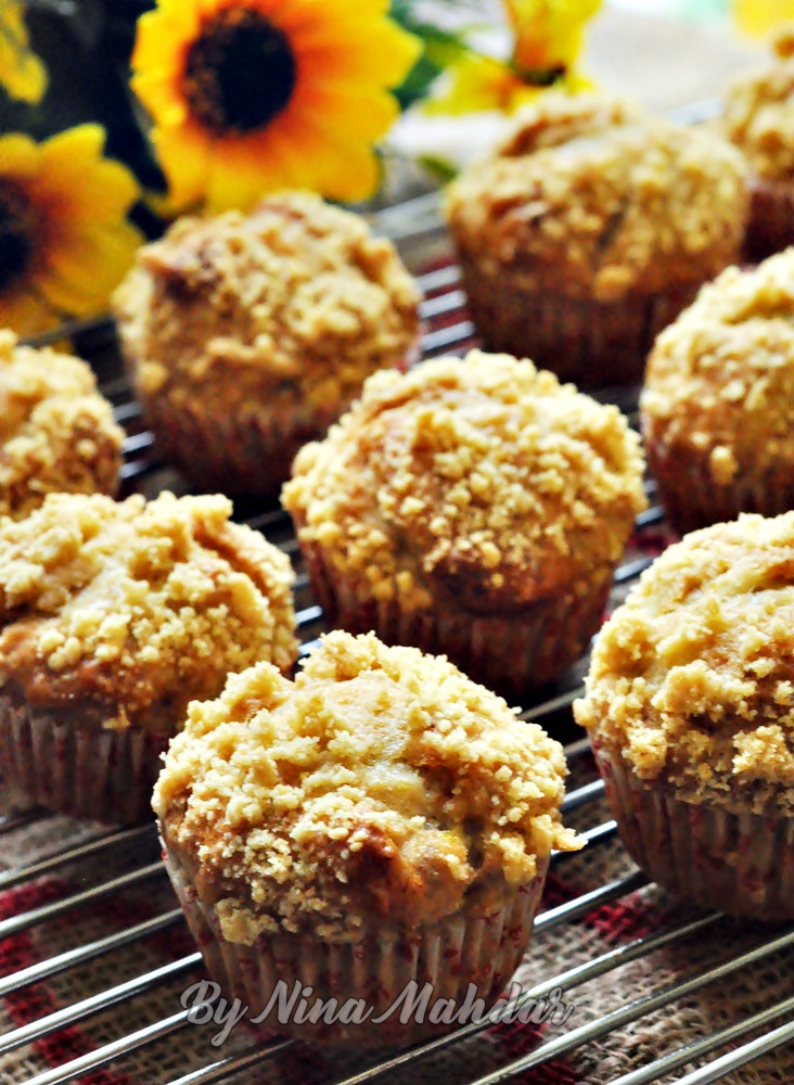 Nina Mahdar: BANANA CRUMBLE MUFFINS SEDAP