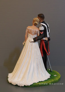 statuine personalizzate sposo sposa chignon grande uniforme storica carabinieri i cake topper più belli  orme magiche