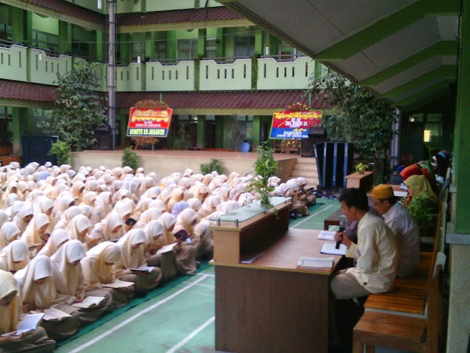 sman 13 jakarta : TADARUS AL-QUR'AN BERSAMA GURU DAN SISWA