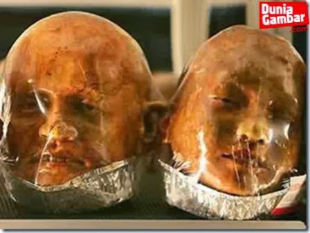 gambar unik roti daging manusia